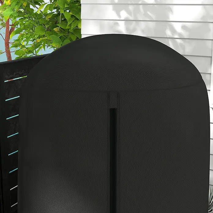 Outsunny Hängesessel Schutzhülle - L x B x H: 128 x 128 x 190 cm, 420D Oxford-Polyester, Schwarz - Schwarze, strukturierte Outdoor-Abdeckung mit vertikalem Reißverschluss, die einen Gegenstand vor weißer Hausverkleidung und Grün schützt.