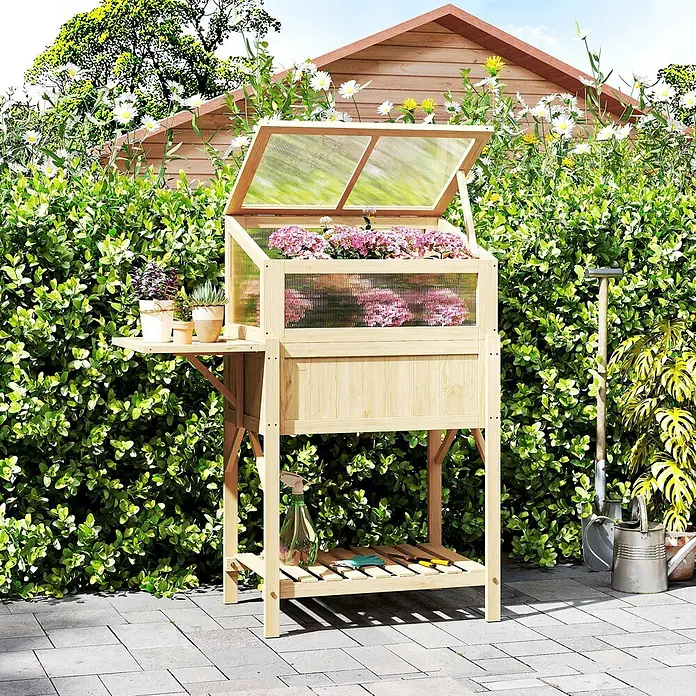 Outsunny Hochbeet Mit Frühbeetaufsatz - 104 x 50 x 120 cm, Holz, Naturholz - Hölzernes Frühbeet-Gewächshaus mit offenem Deckel, Seitenablage für Topfpflanzen und unterer Ablage für Werkzeuge, auf einer Terrasse im Garten.