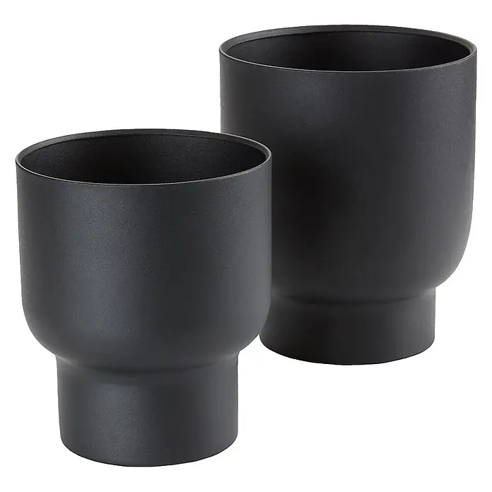 Tinkaro Übertopf rund - Außenmaß (Ø x H): 16 x 19 cm, schwarz, Metall - Zwei matte schwarze zylindrische Pflanzgefäße, eines höher, mit abgesetztem Boden.