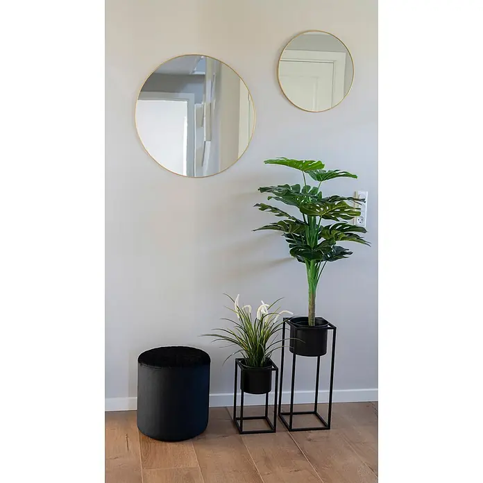 Tinkaro Übertopf rund Blumentopfständer - Außenmaß (Ø x H): 19,5 x 50,5 cm, schwarz, Stahl - Schwarzer runder Polsterhocker mit gesteppter Oberseite, in einem modernen Raumambiente.