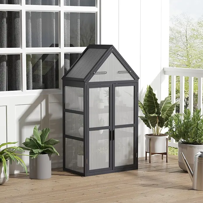 Outsunny Gewächshaus - 70,5 x 42 cm, Material Seitenwand: Kunststoff, 4 mm, Grau - Schwarzer Outdoor-Gewächsschrank mit geriffelten Klarglasplatten, gefüllt mit Topfpflanzen, auf einer Holzterrasse.