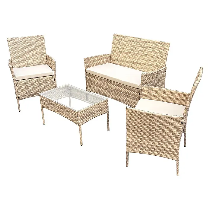 SVITA Loungemöbel-Set BROOKLYN - 4 -tlg., Beige - Hellebraune Rattan-Gartenmöbelgruppe mit zwei Stühlen, einer Bank und einem Couchtisch mit Glasplatte, alle mit beigen Kissen.