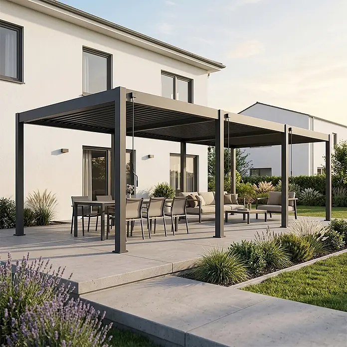 Weide Pergola Classic Pergola 3 x 9 M Anthrazit freistehend Aluminium Lamellendach - B x T: 900 x 300 cm, Aluminium - Dunkelgraue Aluminium-Pergola auf einer Betonterrasse, beschattet einen Ess- und Loungebereich im Freien neben einem Haus.