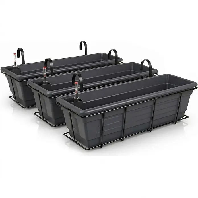 Plastard Pflanzkasten 3er Set 100 cm selbstwässernd Hydroeinsatz & Metallkorb - Außenmaß (L x B x H): 100 x 21 x 17 cm, Kunststoff, Anthrazit - Drei graue Kunststoff-Blumenkästen mit Bewässerungsanzeige und schwarzen Metallhaken.