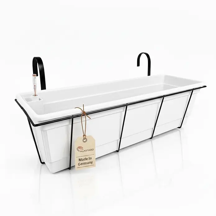 Plastard Pflanzkasten 80 cm selbstwässernd mit Hydroeinsatz & Metallkorb - Außenmaß (L x B x H): 80 x 21 x 17 cm, Kunststoff, Weiß - Weißer Blumenkasten aus Kunststoff mit schwarzem Metallrahmen, Haken und integrierter Gießanzeige; „Made in Germany“-Etikett.