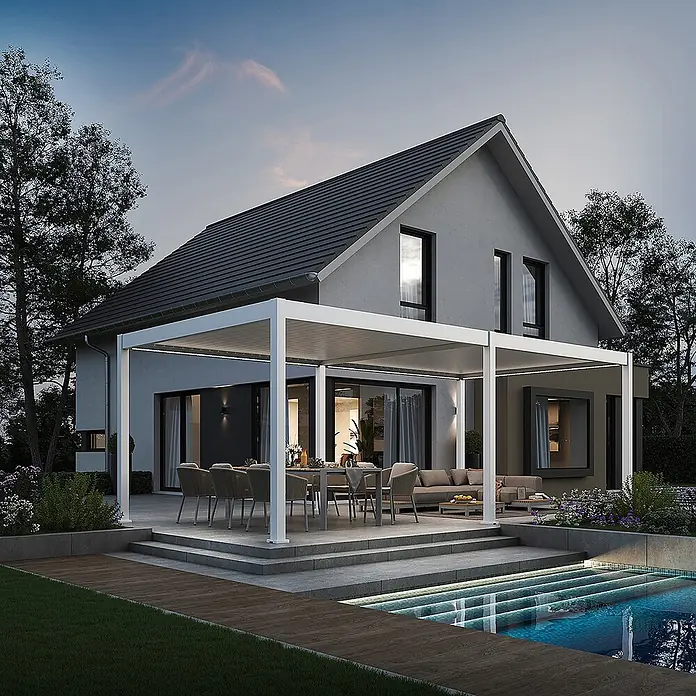 Weide Pergola E-Deluxe Elektrisch freistehend Aluminium 3,6 x 7,2 m Weiß - B x T: 720 x 360 cm, Farbe Gestell: Sandpapier FinishWeiss / RAL Farbcode 9016, Aluminium - Weiße Pergola über einem Ess- und Loungebereich eines modernen Hauses, mit Pool im Vordergrund, in der Abenddämmerung.