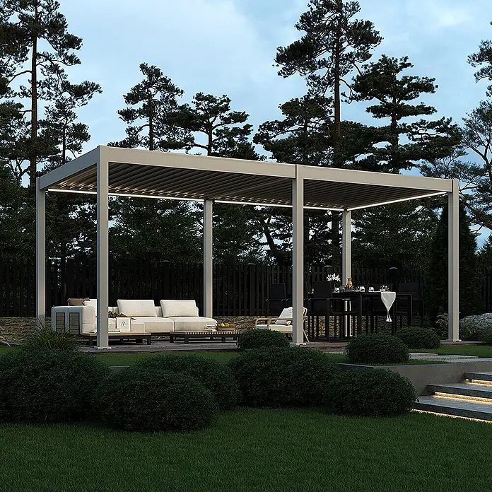 Weide Pergola E-Deluxe Elektrisch freistehend Aluminium 3 x 6 m Ivory-Sand - B x T: 600 x 300 cm, Farbe Gestell: Sandpapier FinishIvory Sand / RAL Farbcode 7024, Aluminium - Moderne graue Pergola mit integrierter LED-Beleuchtung über Lounge- und Essbereichen im Freien.