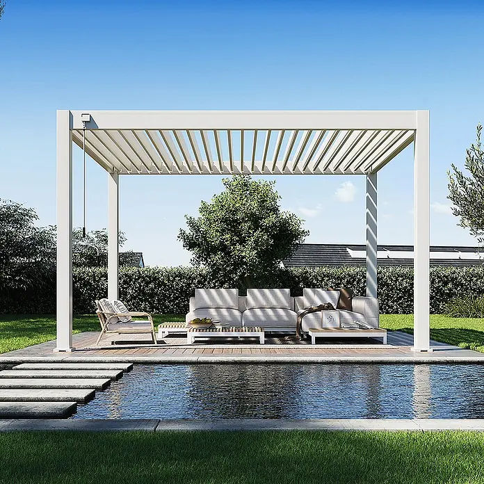 Weide Pergola Deluxe Plus Voll-Aluminium Pergola 3 x 4 M Weiß - B x T: 400 x 300 cm, Farbe Gestell: Sandpapier FinishWeiss / RAL Farbcode 9016, Aluminium - Weiße Lamellenpergola über einem Outdoor-Loungebereich am Pool, spendet Schatten und Stil.
