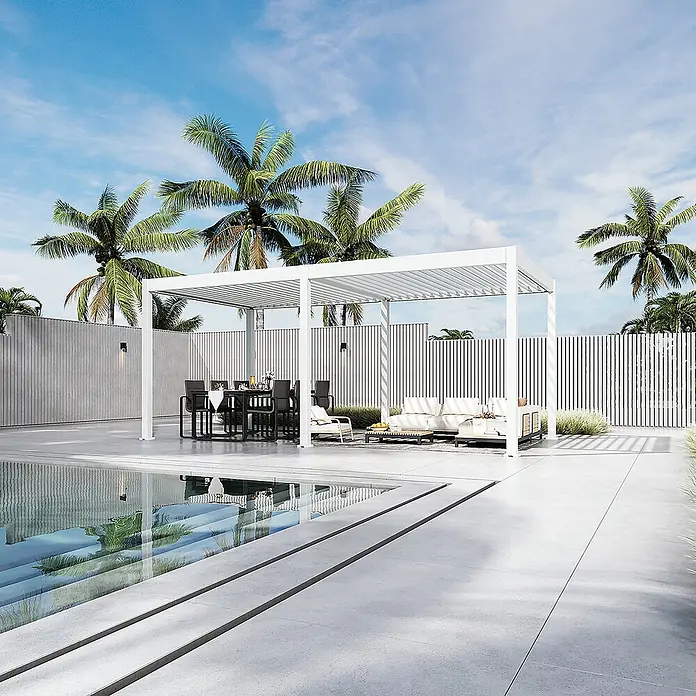 Weide Pergola E-Deluxe Elektrisch freistehend Aluminium 3 x 6 m Weiß - B x T: 600 x 300 cm, Farbe Gestell: Sandpapier FinishWeiss / RAL Farbcode 9016, Aluminium - Weiße Lamellenpergola spendet Schatten für einen Ess- und Loungebereich im Freien am Pool.