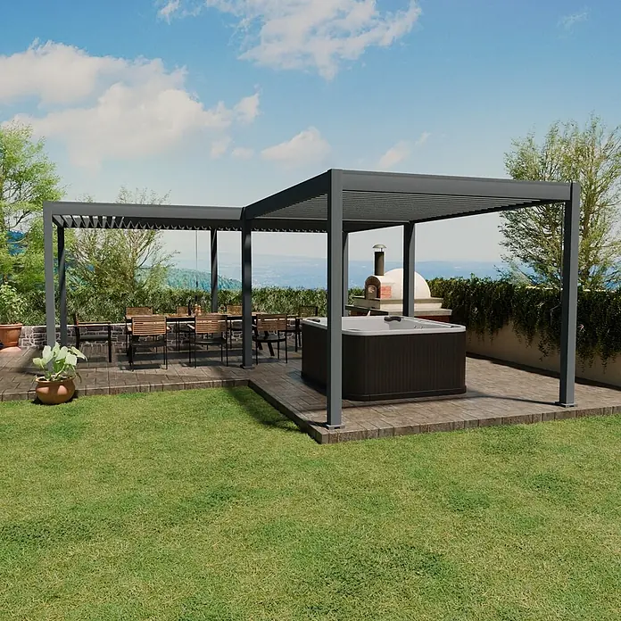 Weide Pergola Deluxe Verbindungskit 3 x 6 m Anthrazit Aluminium - B x T: 700 x 600 cm, Farbe Gestell: Graphitgrau, Aluminium - Dunkelgraue L-förmige Pergola über einem Essbereich und Whirlpool im Freien.