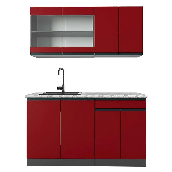 Vicco Singleküche R-Line Rot/Anthrazit J-Shape, AP Marmor - Rot, Mit AP Marmor - Moderne rote Küchenschränke mit Glastüren, einer weißen Marmor-Arbeitsplatte und einer schwarzen Spüle mit Wasserhahn.
