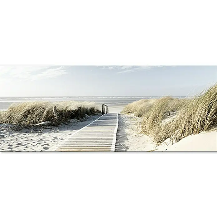 ProArt Maritime Glasbild - Seeblick III, B x H: 125 x 50 cm - Holzsteg zum Strand. Der Strand ist von Dünengras gesäumt, das eine ruhige, natürliche Atmosphäre schafft und zum Verweilen einlädt.