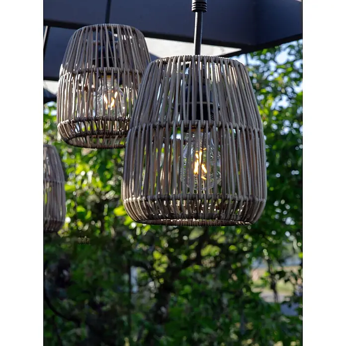 PR Home LED-Lichterkette Saigon -  - Zwei Outdoor-Hängelampen aus natürlichem Korbflechtwerk mit leuchtenden Filamentbirnen.
