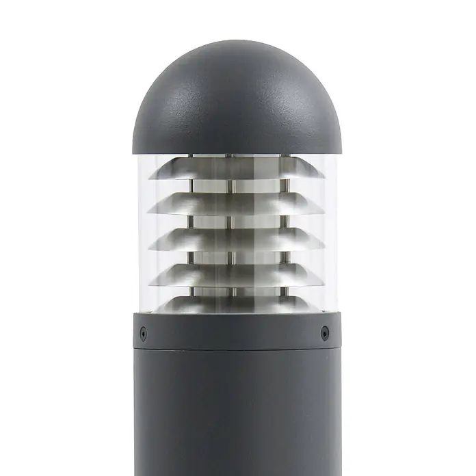 Lucande Außenlaterne Skagena - 12 x 12 x 90 cm - Moderne anthrazitfarbene Pollerleuchte mit gewölbtem Oberteil und klarem Abschnitt mit horizontalen silbernen Lamellen für diffuses Außenlicht.