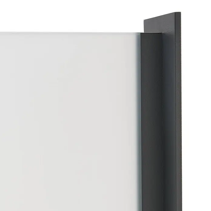 Lindby Außenlaterne Selqa - 8 x 17,5 x 72 cm - Weißes transluzentes Panel mit dunkelgrauem, texturiertem Rahmen.