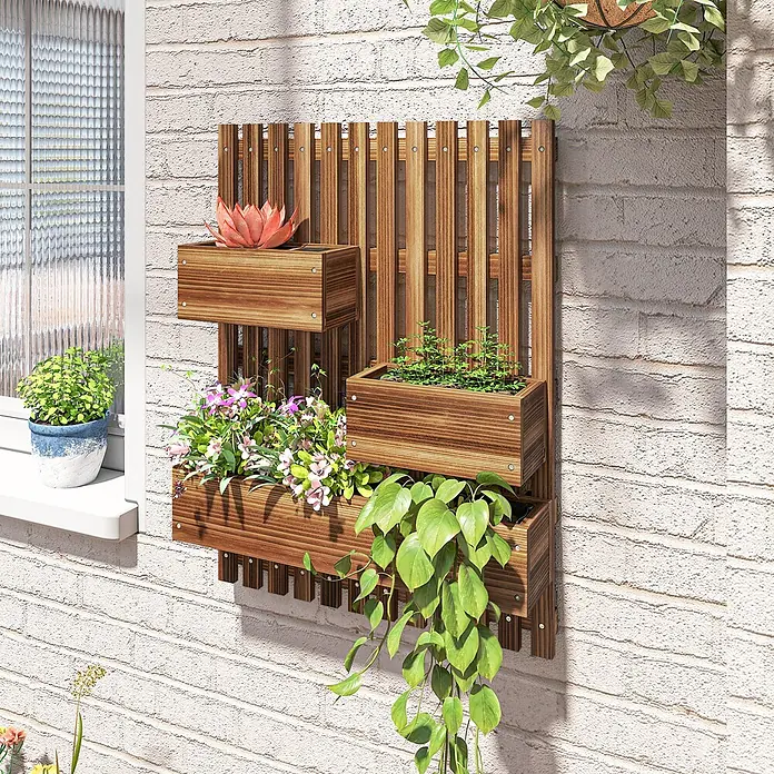 Outsunny Hochbeet - 60 x 16 x 80 cm, Holz, Braun - Brauner dreistufiger vertikaler Blumenkasten aus Holz mit verschiedenen Pflanzen, an einer Ziegelwand montiert.