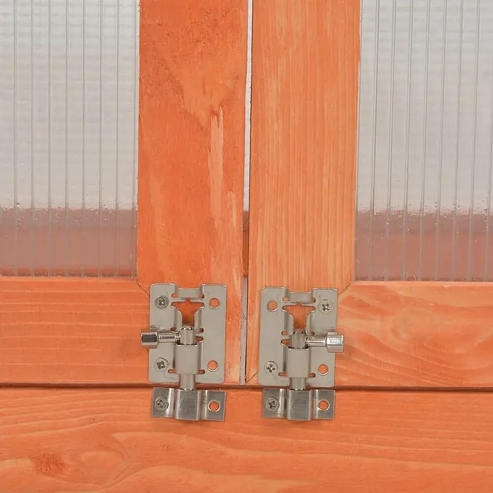 Furnicato Gewächshaus - 75 x 47 cm, Material Seitenwand: Holz, 38 mm, Grau - Zwei silberne Metallriegel sichern orangefarbene Holztüren mit transparenten Paneelen.