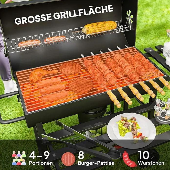 Outsunny Smoker -  - Grosser schwarzer Grill mit grosser Grillfläche, auf dem verschiedene Speisen wie Spieße, Burger und Mais zubereitet werden.