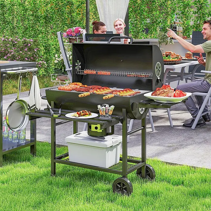 Outsunny Smoker -  - Großer schwarzer Metall-BBQ-Grill auf Rädern, auf dem verschiedene Fleischsorten gegrillt werden. Mit Beistelltischen und Ablagefach.