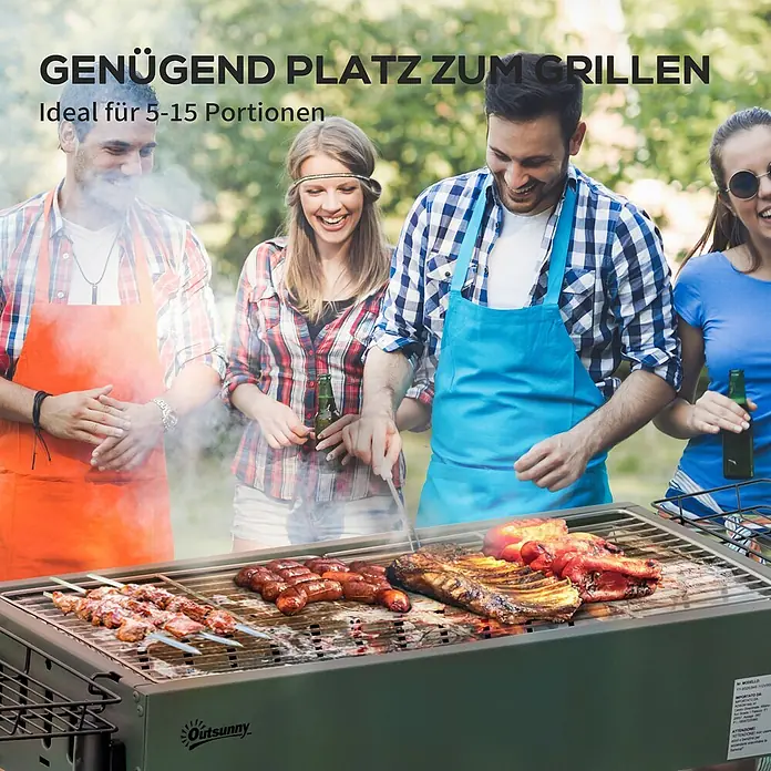 Outsunny Holzkohlegrill - Dunkelgrün - Dunkelgrüner Holzkohlegrill mit Grillgut, von Personen im Freien genutzt, ideal für 5-15 Portionen.
