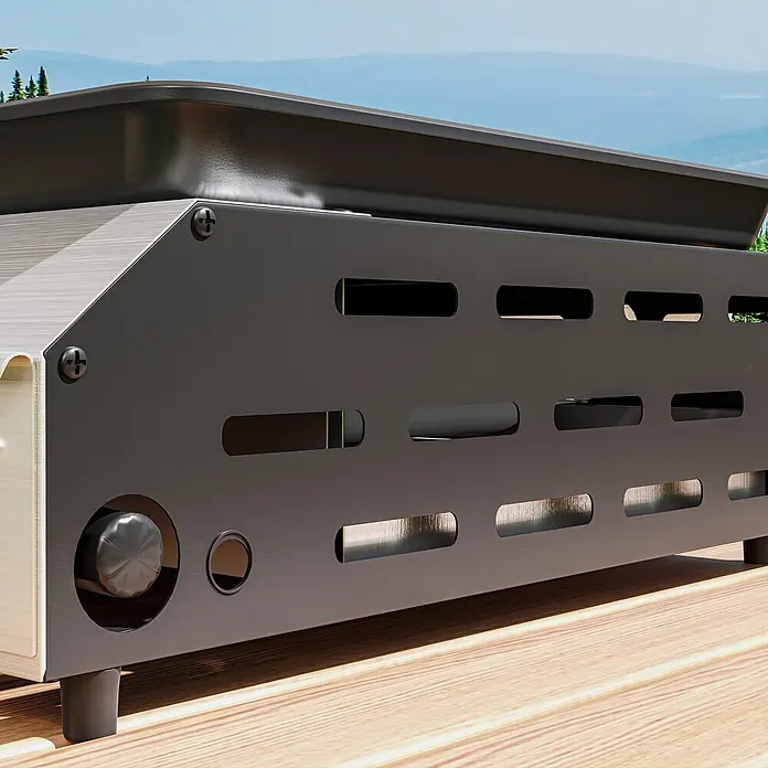 Outsunny Gasgrill - Anzahl Brenner: 4 Stk. - Schwarz-silberne Outdoor-Grillplatte mit Drehknopf und Lüftungsschlitzen auf Holzterrasse vor Berglandschaft.