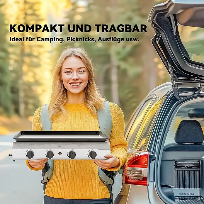 Outsunny Gasgrill - Anzahl Brenner: 4 Stk. - Eine Frau hält einen tragbaren silbernen Outsunny Gasgrill mit schwarzer Kochfläche, bereit für den Außeneinsatz am geöffneten Kofferraum.