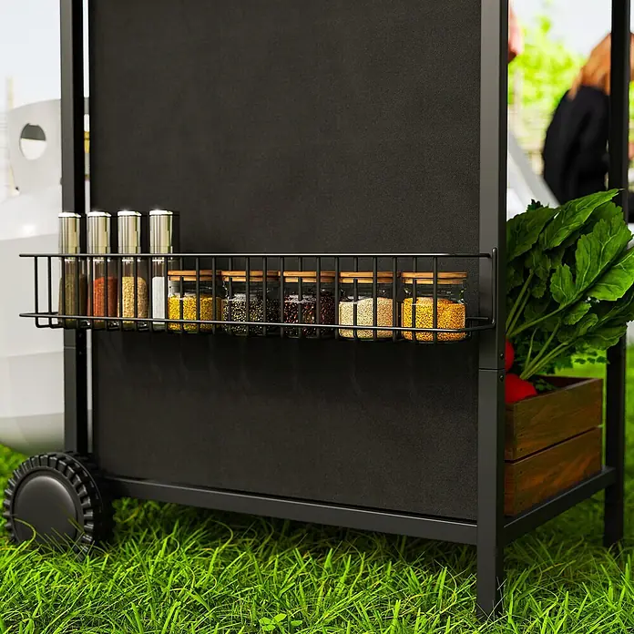Outsunny Gasgrill - 7 kW, Anzahl Brenner: 2 Stk. - Schwarzer Outdoor-Grillwagen mit seitlichem Gewürzregal und Gewürzgläsern.