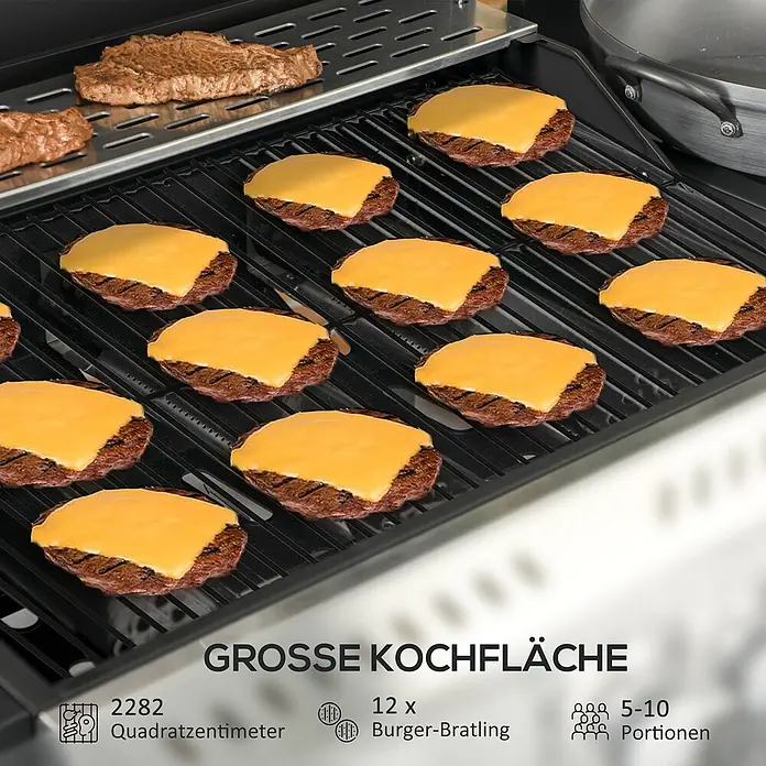 Outsunny Gasgrill - 3 kW, Anzahl Brenner: 3 Stk. - Nahaufnahme eines Gasgrills mit schwarzen Rosten, auf dem viele Cheeseburger und Steaks garen, was die große Kochfläche betont.