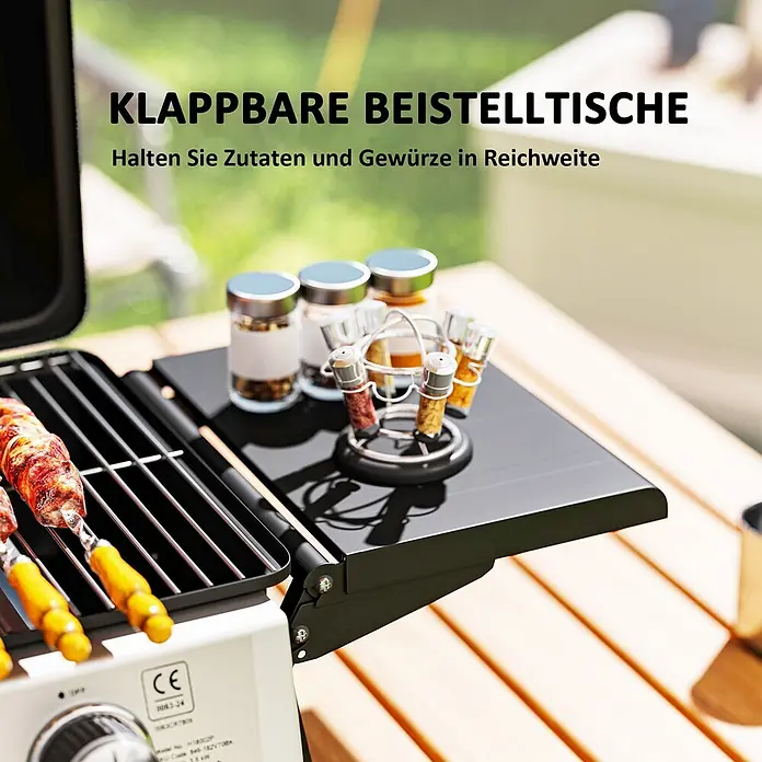 Outsunny Gasgrill - Anzahl Brenner: 2 Stk. - Klappbarer Beistelltisch in Schwarz, an einem Grill befestigt, mit Gewürzen und Spießen für Outdoor-Kochen.