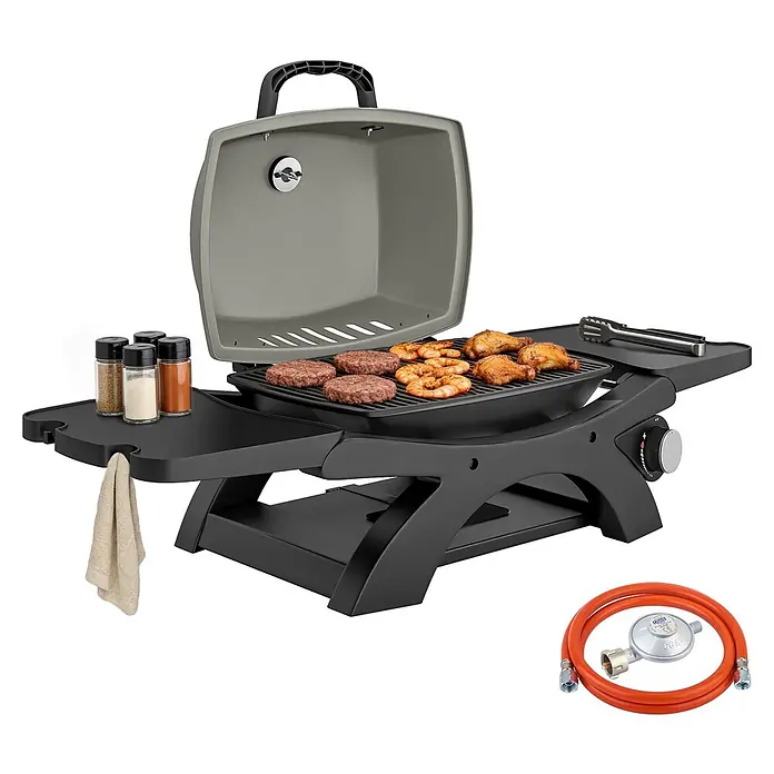 Outsunny Gasgrill - Anzahl Brenner: 1 Stk. - Schwarz-grauer tragbarer Gasgrill mit Burgern, Garnelen und Hähnchen, Seitenablagen für Gewürze, Zange, Handtuch und Gasanschluss.