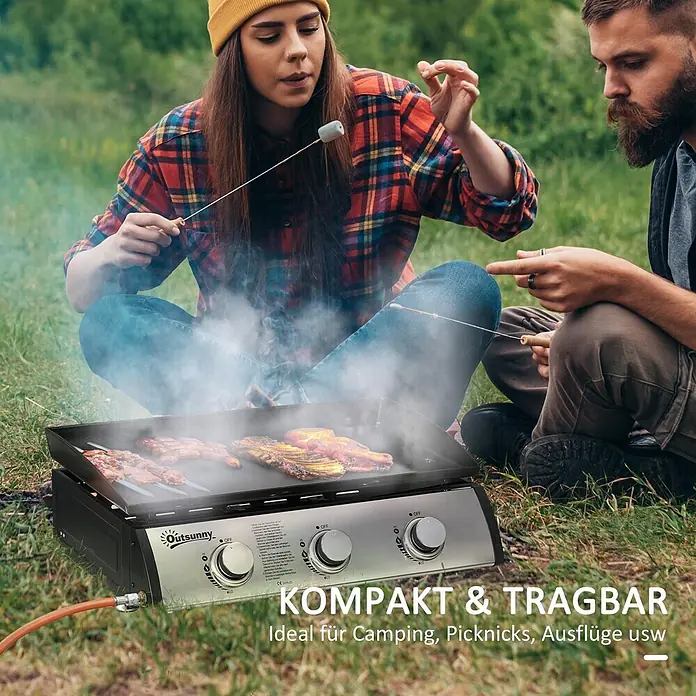 Outsunny Gasgrill - Anzahl Brenner: 3 Stk. - Tragbarer Gasgrill in Schwarz-Silber mit drei Brennern, von zwei Personen zum Grillen von Fleisch und Marshmallows im Freien genutzt.