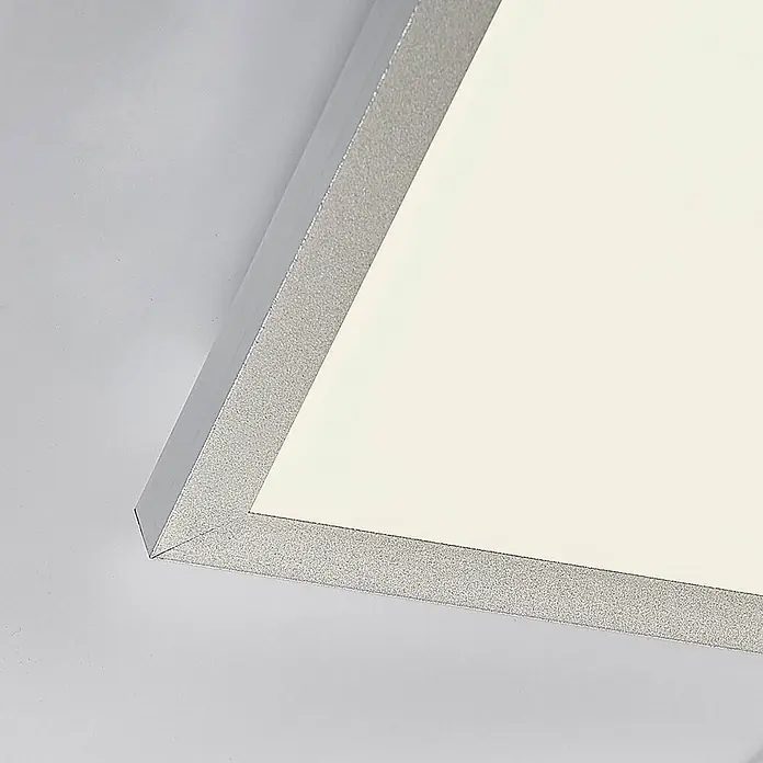Arcchio LED-Panel Arthur - L x B x H: 119,5 x 29,5 x 4,5 cm, alu / grau / zink, weiß / opal, Neutralweiß - Silber-grau gerahmte LED-Panel-Leuchte mit strukturierter Oberfläche und beleuchteter weißer Fläche.