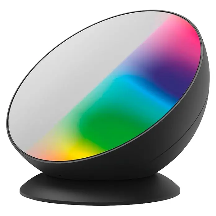 Hama Deko-Tischleuchte RGBW - Schwarz - Gekippte Smart Lampe mit dunklem Gehäuse und farbigem Display, das Rot, Lila, Blau, Grün und Gelb in einem Farbverlauf zeigt.