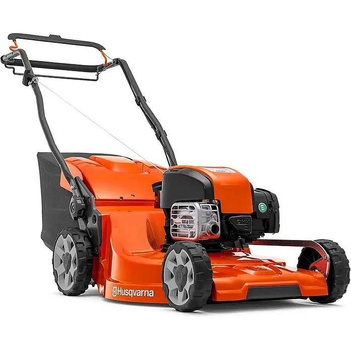 Husqvarna Benzin-Rasenmäher LC253S - 2.750 W, 166 cm³, Schnittbreite: 530 mm - Oranger Husqvarna Benzinrasenmäher mit schwarzem Motor und Griff.