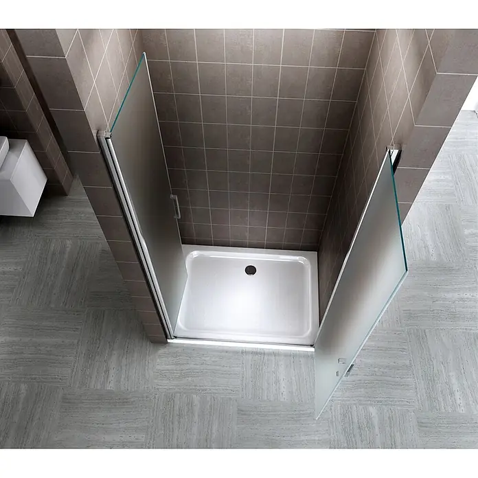 i-flair Dusch-Pendeltür NF92 - 92 x 180 cm, Silber, Beschichtet, Glasstärke: 6 mm - Duschkabine aus Milchglas mit weißer Duschwanne in einem modern gefliesten Bad.