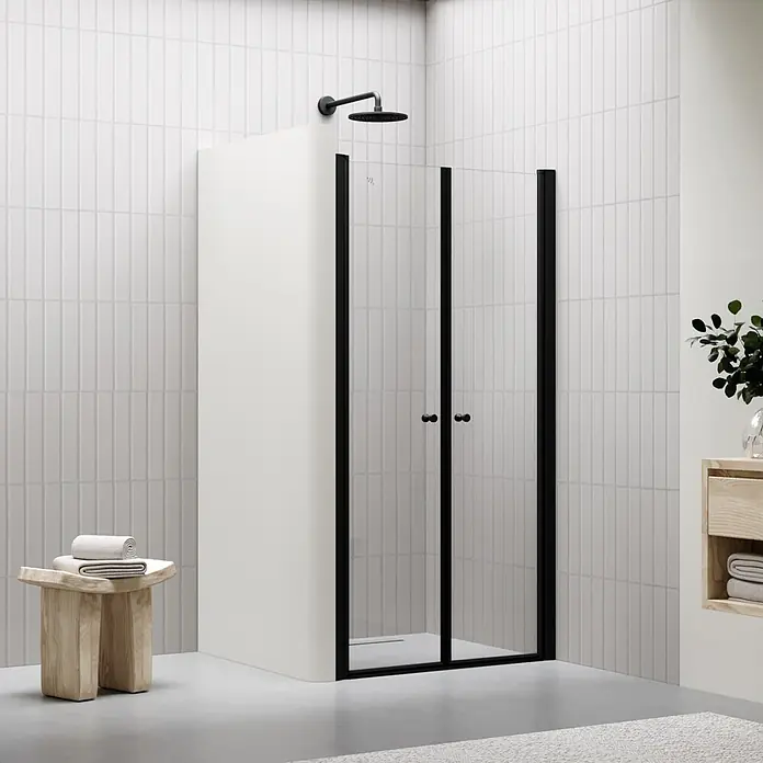 i-flair Dusch-Pendeltür DTC72BL - 72 x 180 cm, Schwarz, Beschichtet, Glasstärke: 6 mm - Schwarzgerahmte Duschkabine mit Klarglastüren in einem modernen Badezimmer.