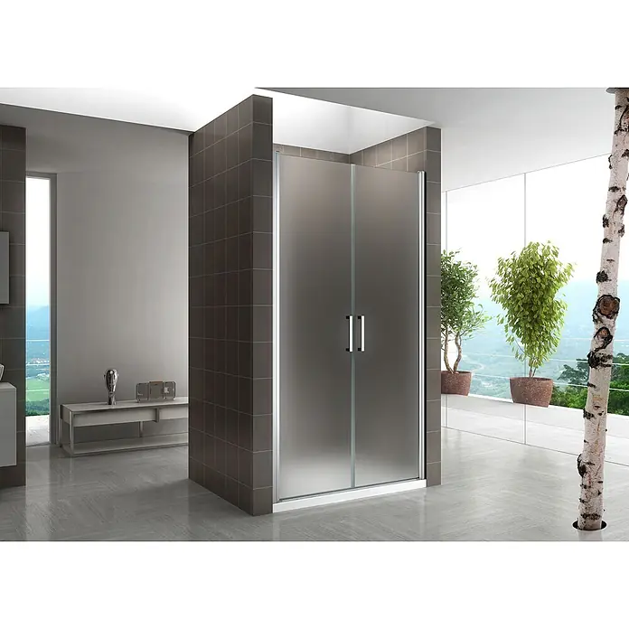 i-flair Dusch-Pendeltür NF80 - Silber, Beschichtet, Glasstärke: 6 mm - Duschkabine aus Milchglas mit silbernen Griffen in einem modernen Badezimmer.