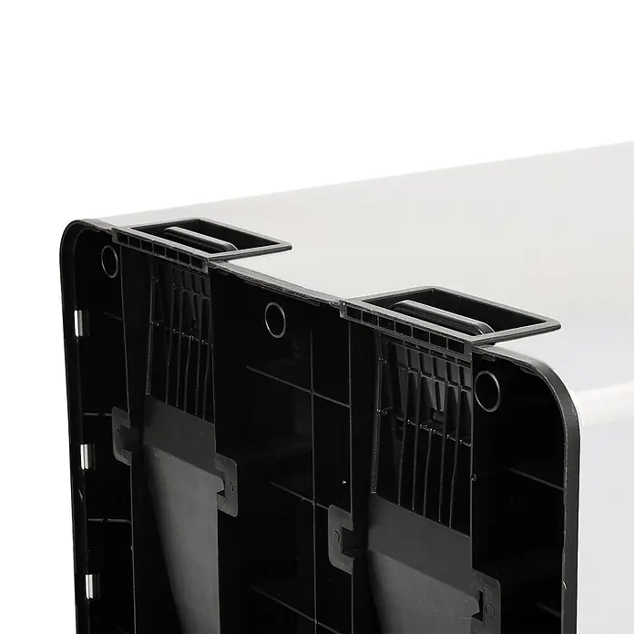 SVITA Standard Mülleimer TMH2X30 - 60 l, Stahl, Weiß - Eckansicht einer schwarz-weißen Kunststoff-Aufbewahrungsbox mit ineinandergreifenden Teilen und integrierten Griffen.