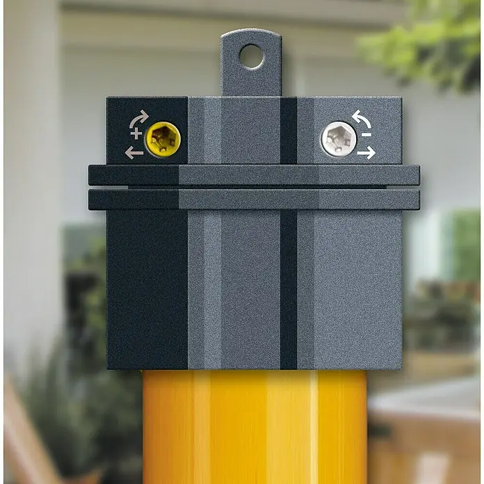 Schellenberg Motor tubular Maxi Standard - Superficie de persiana enrollable máx.: 6,2 m² para persianas de plástico, Longitud de instalación: 500 mm, Fuerza de tracción: 25 kg - Vista detallada de un cabezal de bolardo de metal gris con tornillos montado en un bolardo amarillo.