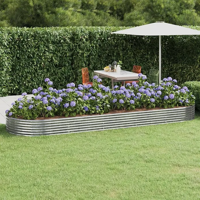Furnicato Hochbeet - 450 x 140 x 36 cm, Stahl, Silber - Verzinktes Hochbeet aus Stahl, silberfarben, mit lila Hortensien gefüllt, im Garten.