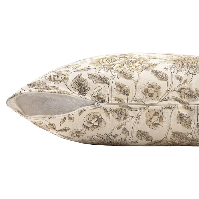 Cojín Floral - 45 x 45 cm, Textil, Natural, Rectangular - Cojín con estampado floral de tela clara con cremallera abierta.