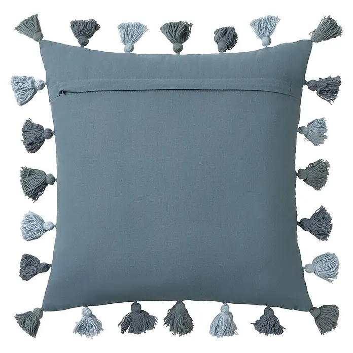 Cojín Abigail - 45 x 45 cm, Azul, Cuadrado - Cojín decorativo cuadrado gris azulado claro con borlas en el borde.