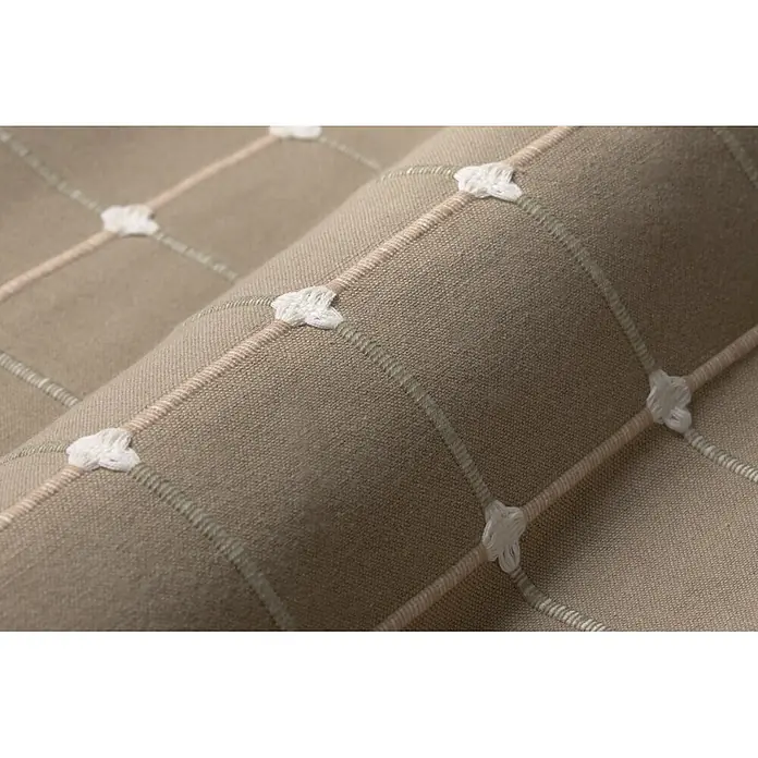 Colcha Edna - 260 x 240 cm, 65% algodón y 35% poliéster, Verde - Textil beige con costura decorativa de rejilla blanca, con nudos elevados en las intersecciones.