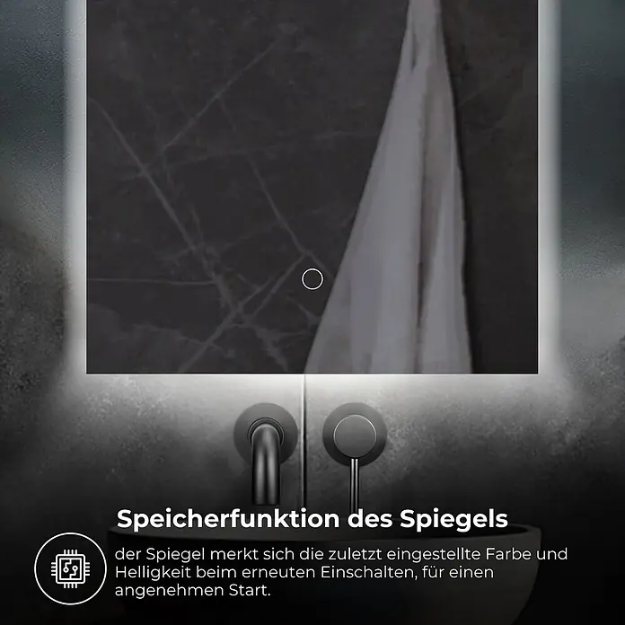 Lumoire Lichtspiegel SERENITY -  - Beleuchteter Badspiegel in dunkler Umgebung, mit Speicherfunktions-Symbol und Text.