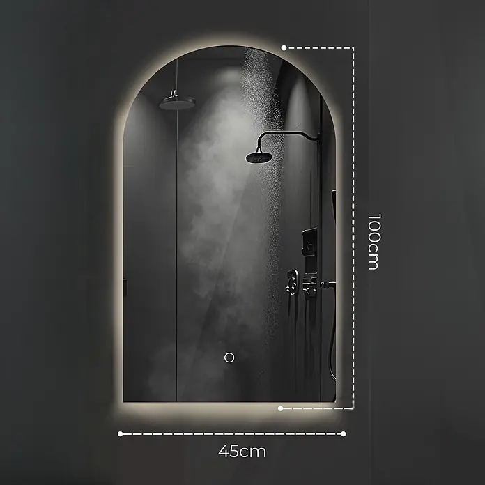 Lumoire Lichtspiegel SERENITY -  - Gewölbter LED-Badezimmerspiegel mit beleuchtetem Rand, der eine Dusche reflektiert. Misst 100x45cm.