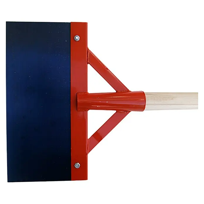 Heka Stoßscharre - Breite: 300 mm, Rot - Nahaufnahme einer robusten, roten Estrichziehers mit blauem Blatt und Holzgriff, ideal für Bauarbeiten.