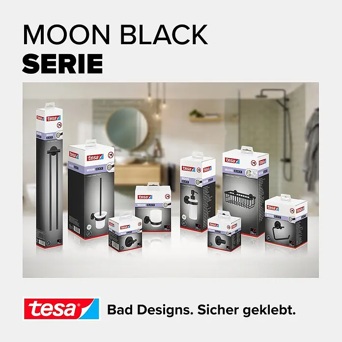 Tesa Moon WC-Bürstengarnitur - Mit Halterung, Metall, Schwarz - Tesa Moon Black Badaccessoires in schwarzer Verpackung, präsentiert in einem modernen Badezimmer.