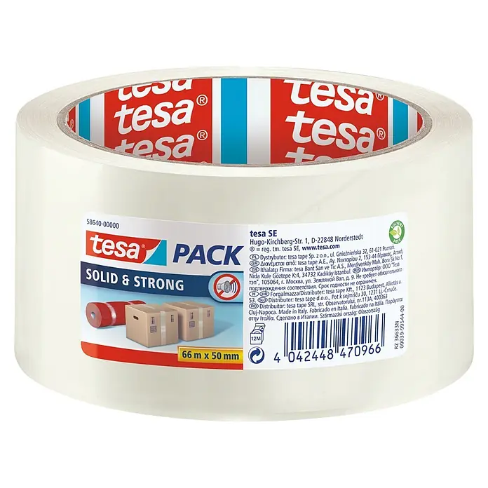 Tesa Pack Paketklebeband Solid & Strong - Transparent, 66 m x 50 mm - Eine Rolle transparentes tesa Paketband mit rotem und blauem Markenetikett, auf dem 'tesa PACK SOLID & STRONG', Maße 66m x 50mm und internationale Texte stehen.