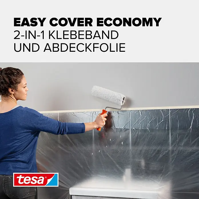 Tesa Abdeckfolie Easy Cover Economy - L x B: 33 m x 55 cm - Frau streicht, nutzt tesa Easy Cover Economy Abdeckfolie mit integriertem Klebeband zum Schutz von Oberflächen.