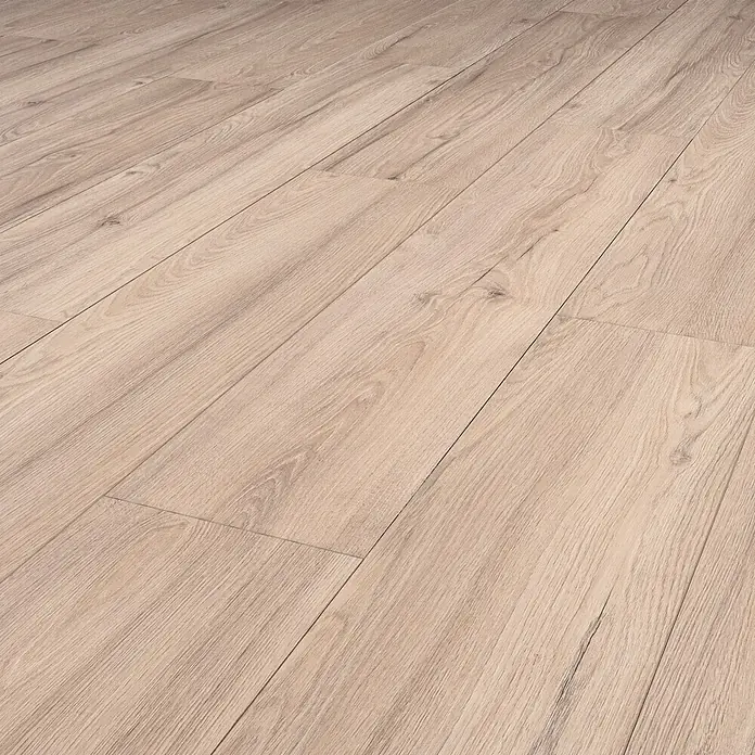 Krono Original Laminat Durastar - Vintage Ribera Oak, Landhausdiele, 1.288 x 245 x 13 mm - Heller Laminatboden in Holzoptik mit deutlich sichtbarer Maserung, diagonal verlegt.